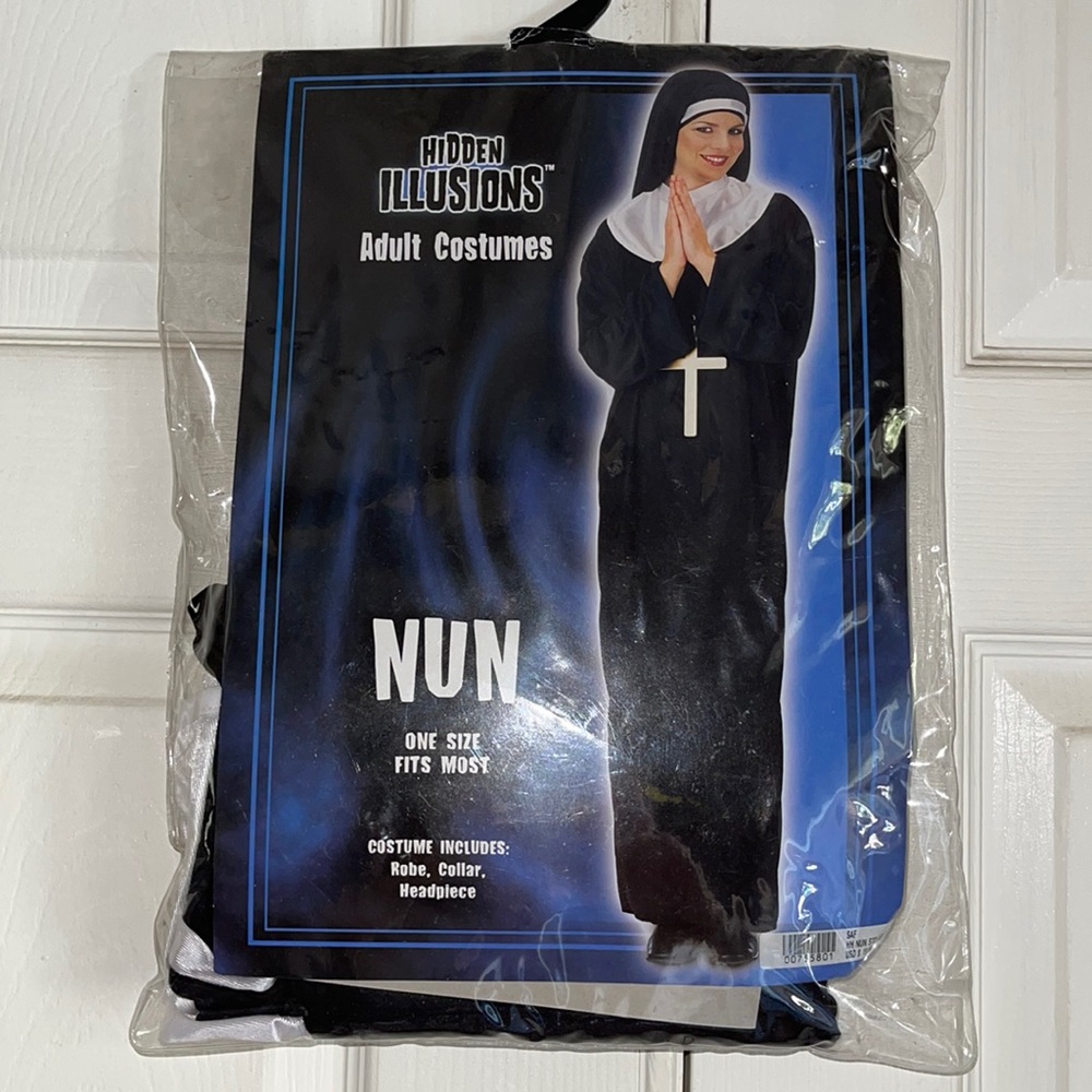 NWT Spirit Halloween Nun Costume